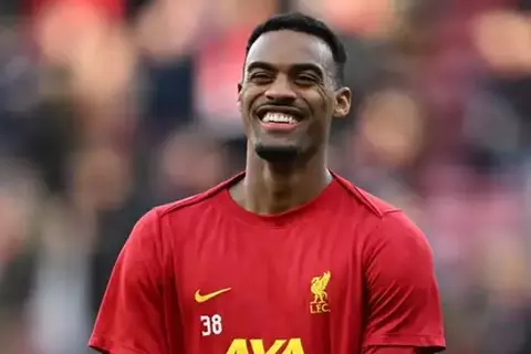 جرافينبيرش يتوج بجائزة أفضل لاعب شاب في الدوري الإنجليزي